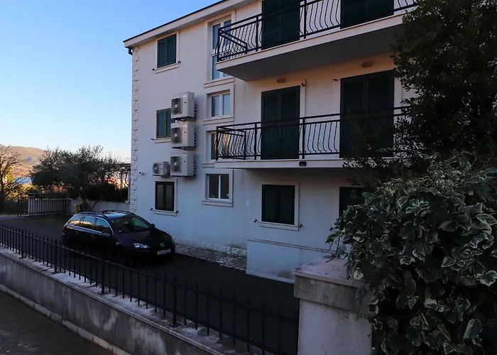 Apartment 1 Bedroom With Terrace *